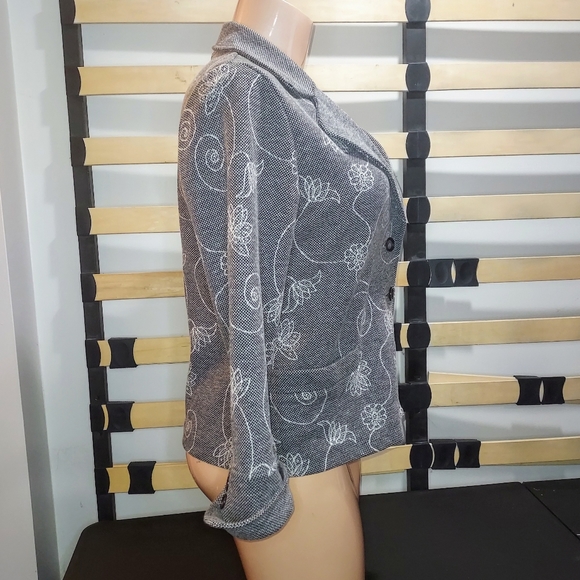 Weekenders Grey Blazer/Jacket w/Embroidered Flower's - Picture 7 of 7